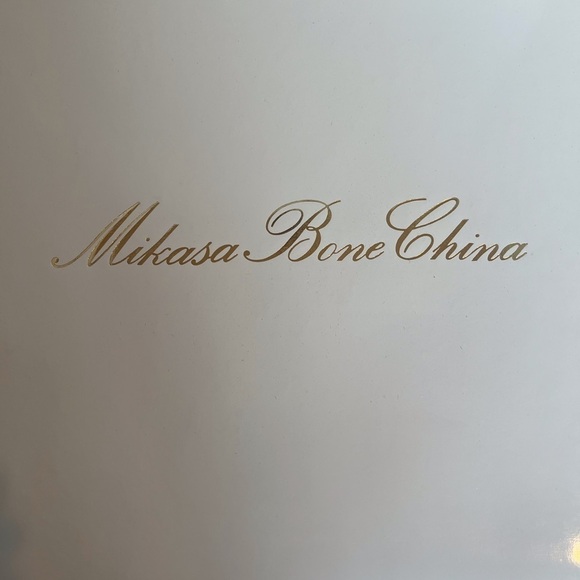 Mikasa Bone China Holiday Dessert Tray with Server. New in Box - Picture 2 of 11